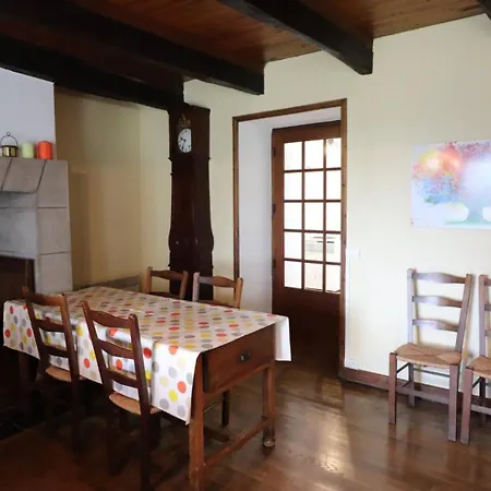 度假居 Sejour Paisible A Sainte-eulalie : Maison 4 Pers, Jardin, Terrasse, Proche Volcans D'auvergne - Fr-1-742-108 Sainte-Eulalie (Auvergne)