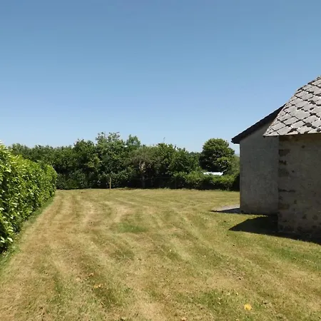度假居 Sejour Paisible A Sainte-eulalie : Maison 4 Pers, Jardin, Terrasse, Proche Volcans D'auvergne - Fr-1-742-108 *