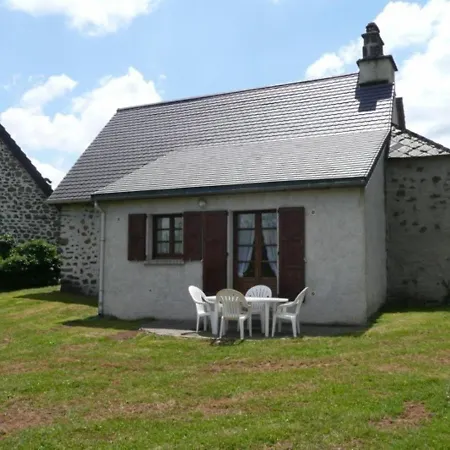 Sejour Paisible A Sainte-eulalie : Maison 4 Pers, Jardin, Terrasse, Proche Volcans D'auvergne - Fr-1-742-108 *